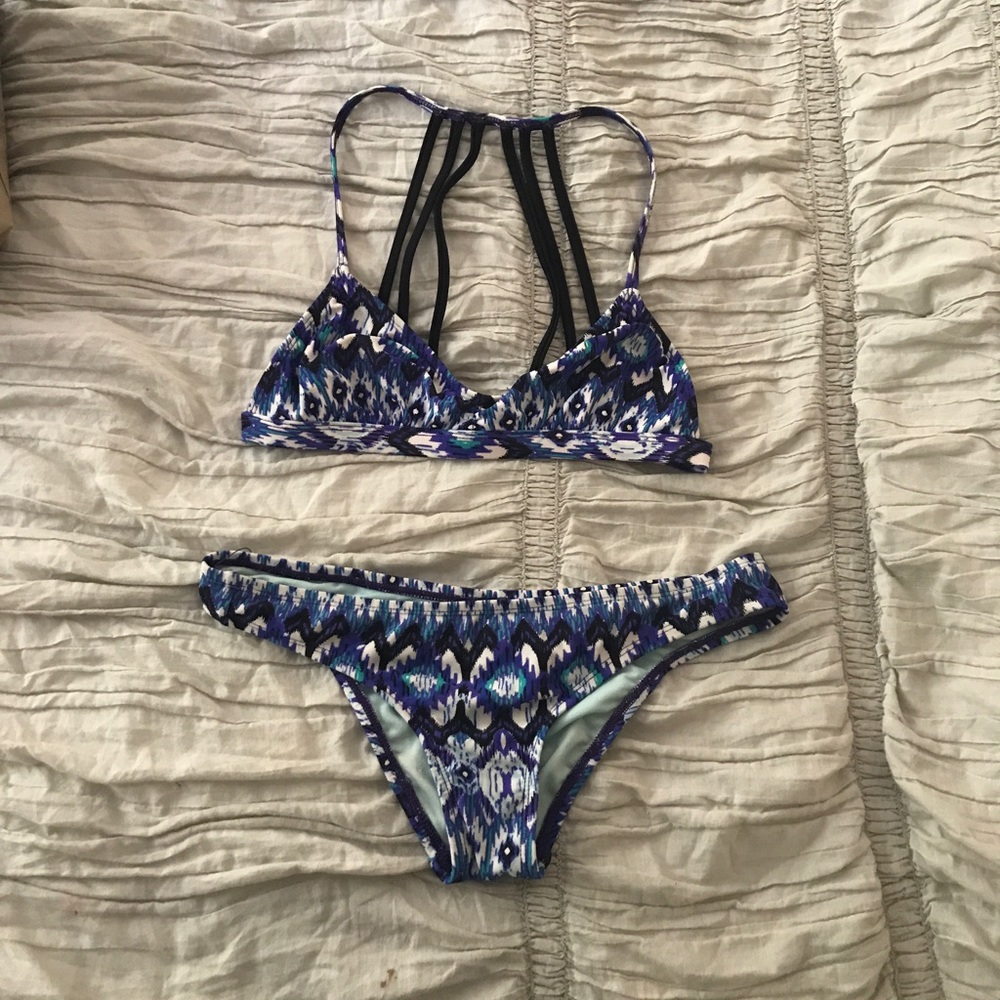 Surf style bikini barely worn